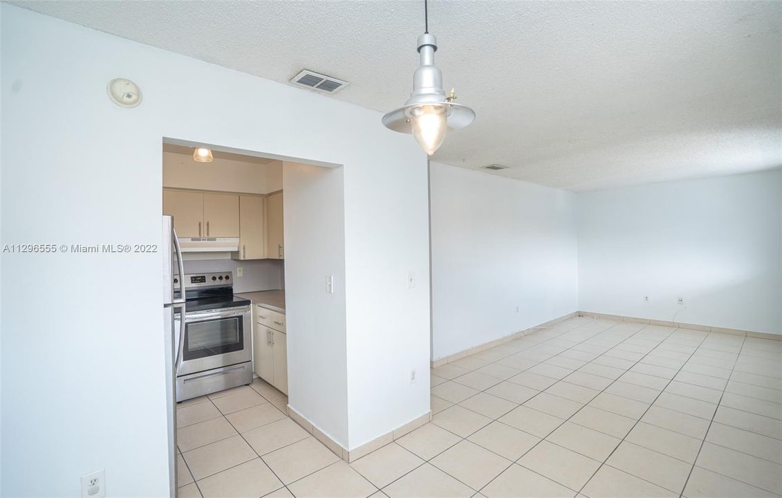 Recently Sold: $195,000 (2 beds, 1 baths, 696 Square Feet)