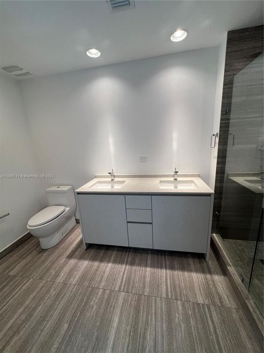Recently Sold: $750,000 (1 beds, 2 baths, 1100 Square Feet)