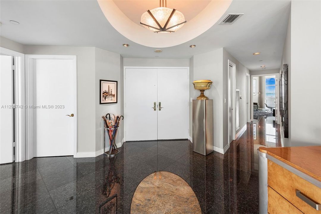 Recently Sold: $3,695,000 (3 beds, 2 baths, 2340 Square Feet)