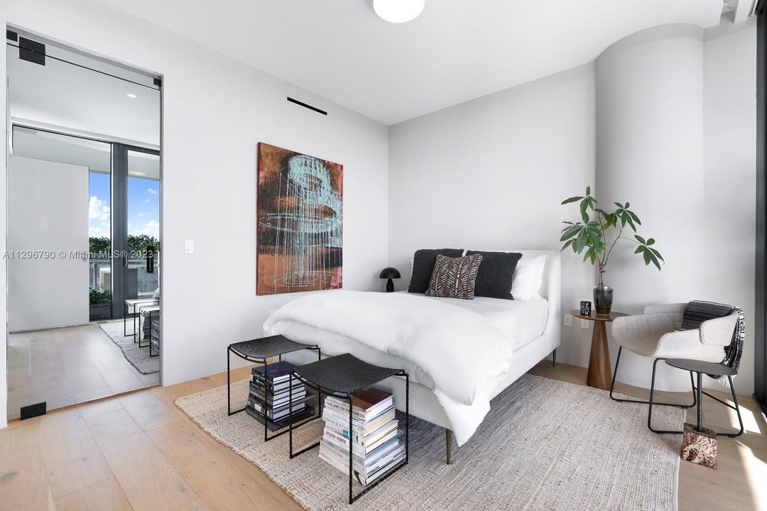 For Sale: $3,860,000 (2 beds, 2 baths, 1594 Square Feet)