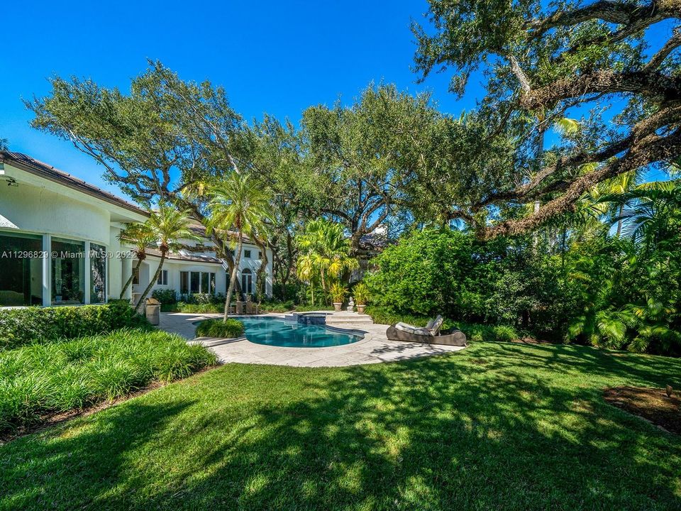 Recently Sold: $3,995,000 (5 beds, 4 baths, 4990 Square Feet)