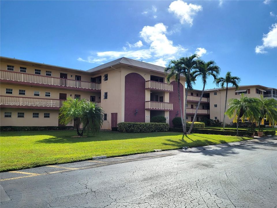 Recently Sold: $110,000 (1 beds, 1 baths, 744 Square Feet)