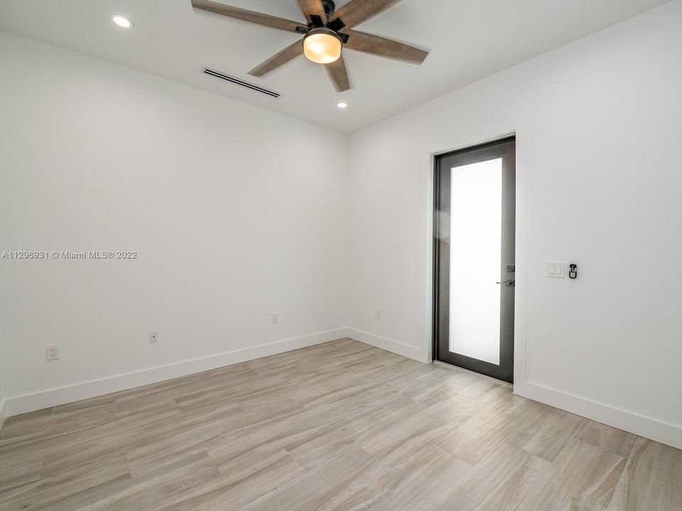 Recently Sold: $1,190,000 (4 beds, 4 baths, 2644 Square Feet)