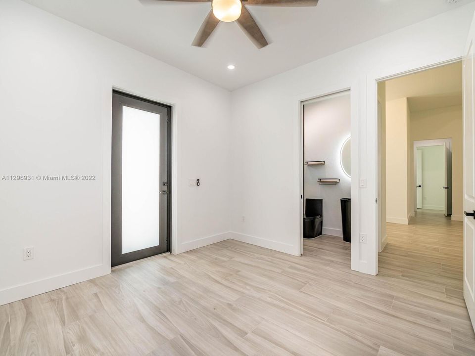 Recently Sold: $1,190,000 (4 beds, 4 baths, 2644 Square Feet)