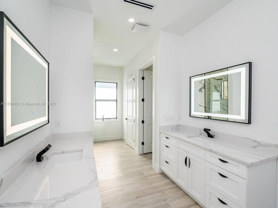 Recently Sold: $1,190,000 (4 beds, 4 baths, 2644 Square Feet)