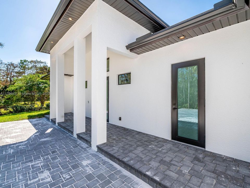 Recently Sold: $1,190,000 (4 beds, 4 baths, 2644 Square Feet)