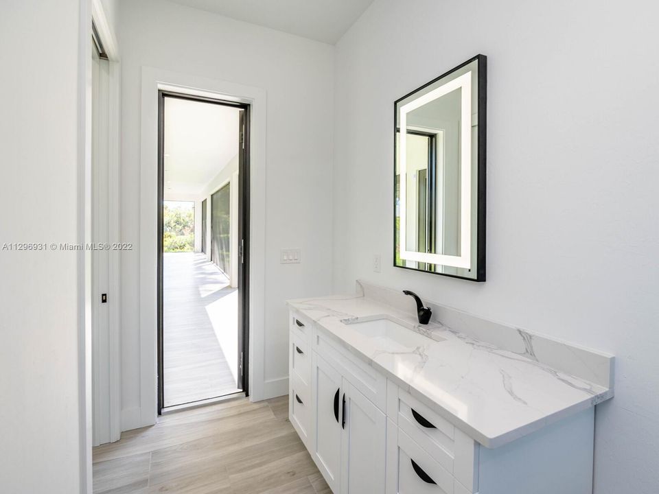 Recently Sold: $1,190,000 (4 beds, 4 baths, 2644 Square Feet)