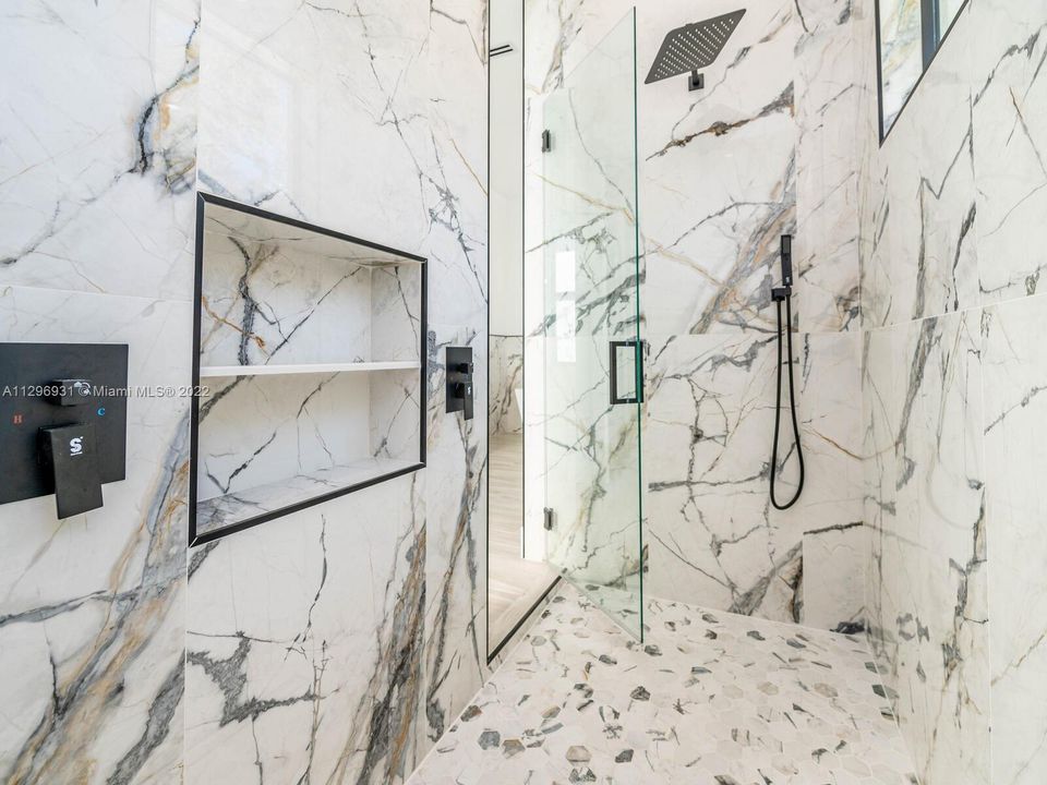 Recently Sold: $1,190,000 (4 beds, 4 baths, 2644 Square Feet)