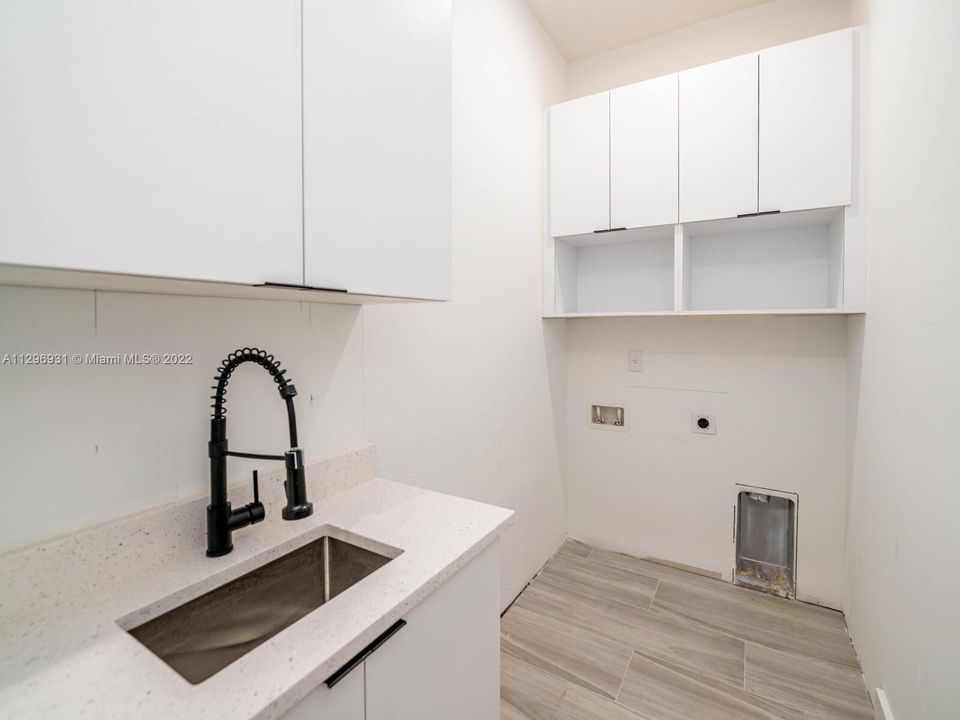 Recently Sold: $1,190,000 (4 beds, 4 baths, 2644 Square Feet)