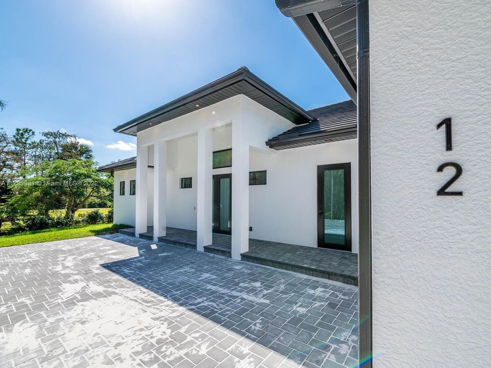 Recently Sold: $1,190,000 (4 beds, 4 baths, 2644 Square Feet)