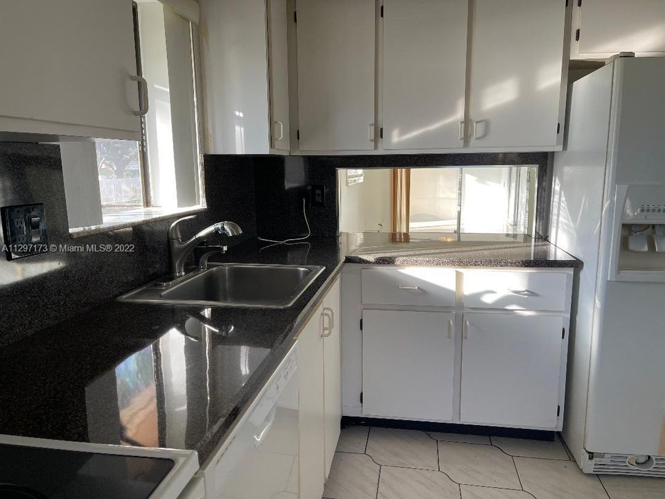 Recently Sold: $275,000 (2 beds, 2 baths, 1148 Square Feet)