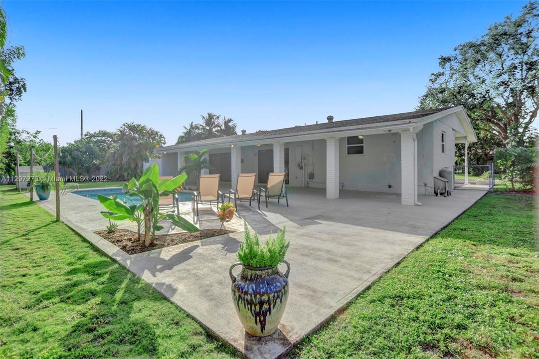 Recently Sold: $895,000 (4 beds, 2 baths, 1710 Square Feet)