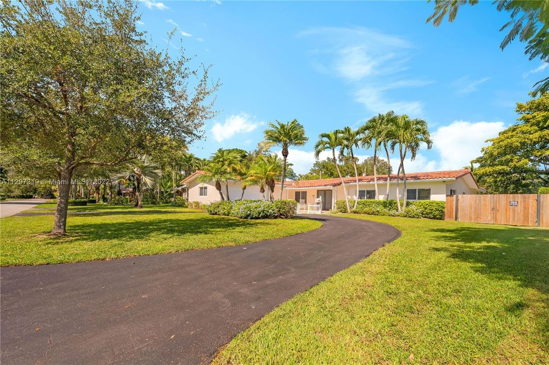 Recently Sold: $1,649,000 (4 beds, 2 baths, 2544 Square Feet)
