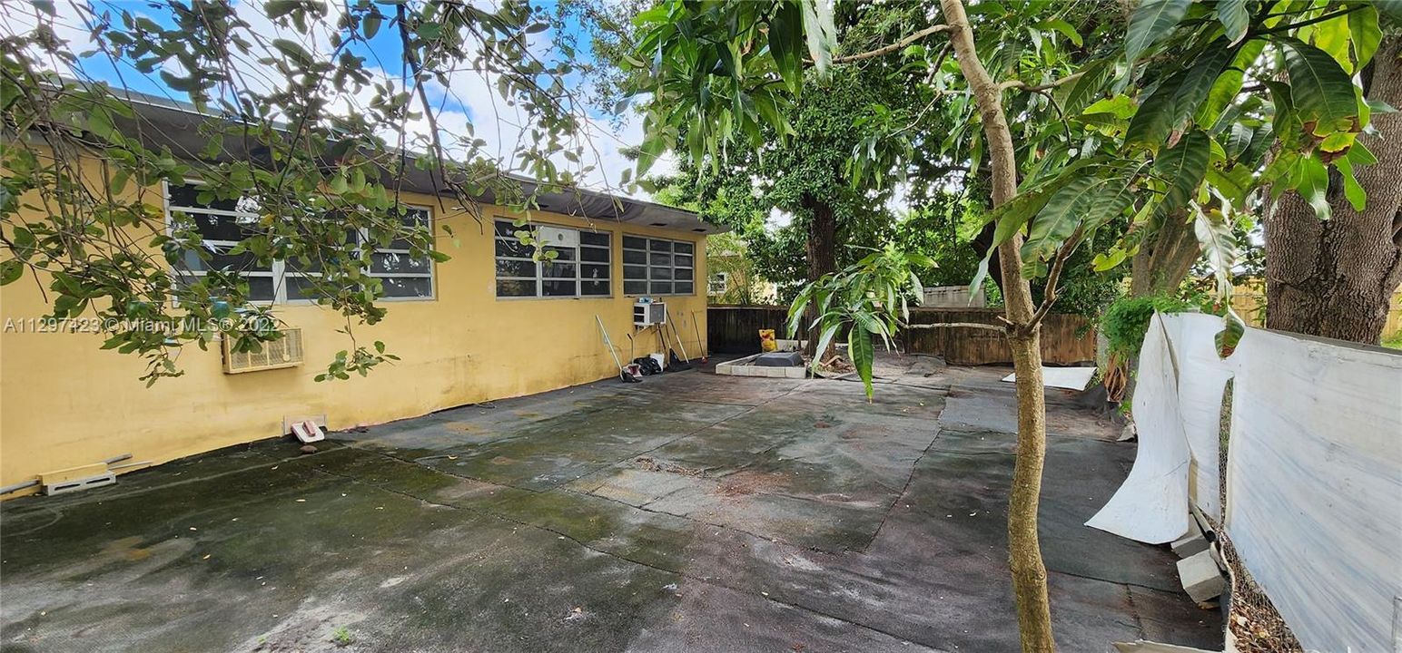 Recently Sold: $340,000 (3 beds, 2 baths, 1846 Square Feet)