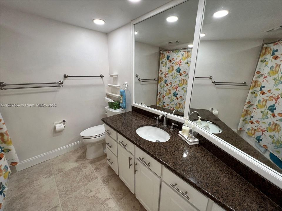 Recently Rented: $3,000 (2 beds, 2 baths, 1219 Square Feet)