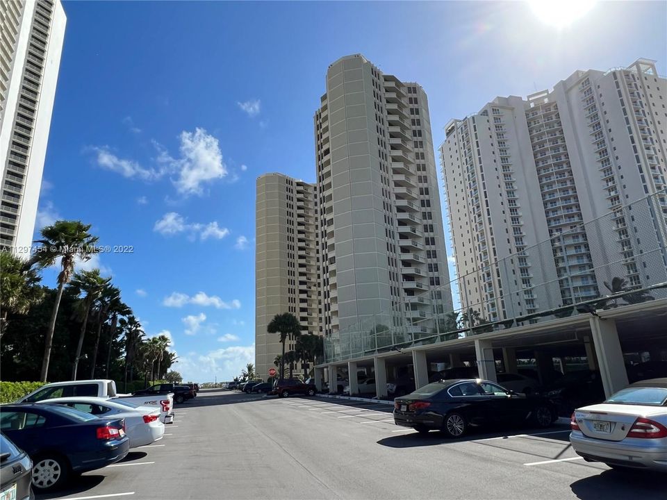 Recently Rented: $3,000 (2 beds, 2 baths, 1219 Square Feet)