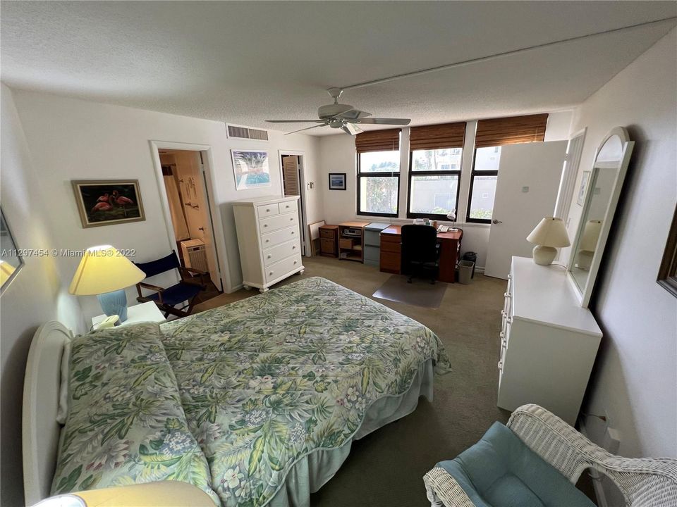 Recently Rented: $3,000 (2 beds, 2 baths, 1219 Square Feet)