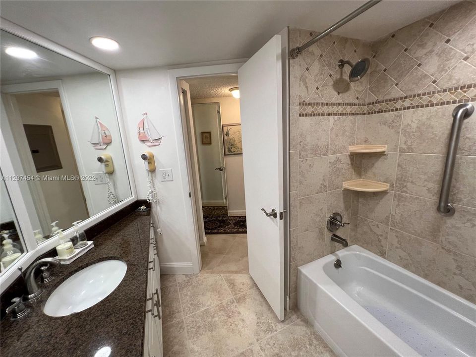 Recently Rented: $3,000 (2 beds, 2 baths, 1219 Square Feet)