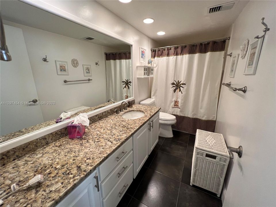 Recently Rented: $3,000 (2 beds, 2 baths, 1219 Square Feet)