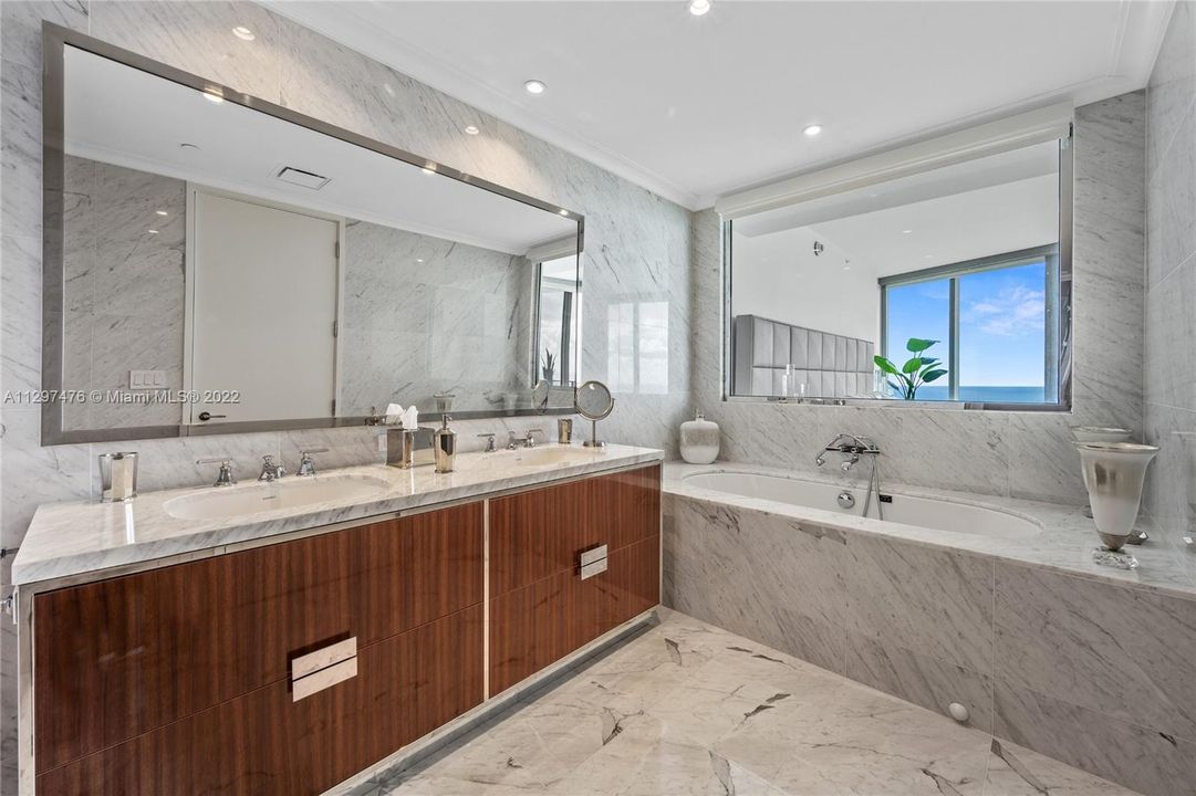 最近租的: $50,000 (4 贝兹, 5 浴室, 3204 平方英尺)