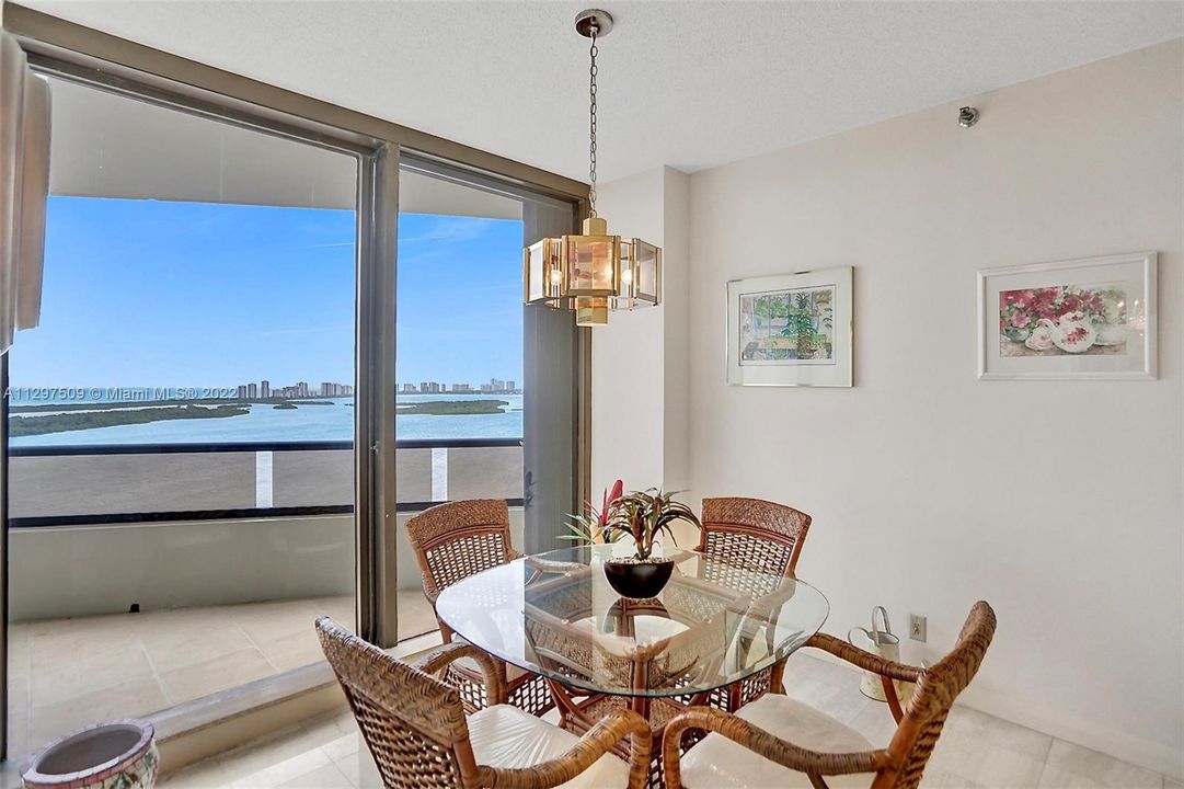 Recently Sold: $1,350,000 (2 beds, 2 baths, 2646 Square Feet)