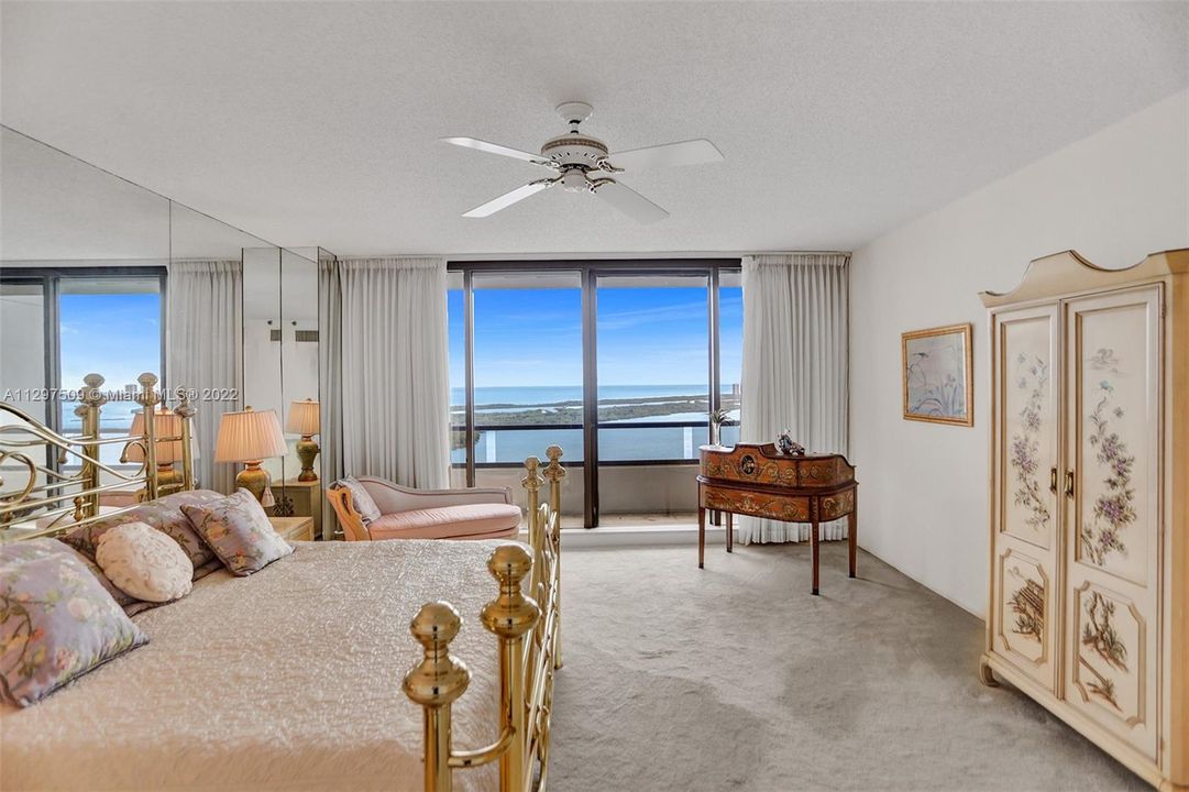 Recently Sold: $1,350,000 (2 beds, 2 baths, 2646 Square Feet)