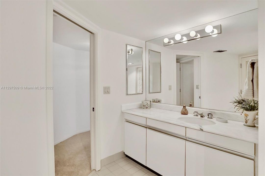 Recently Sold: $1,350,000 (2 beds, 2 baths, 2646 Square Feet)