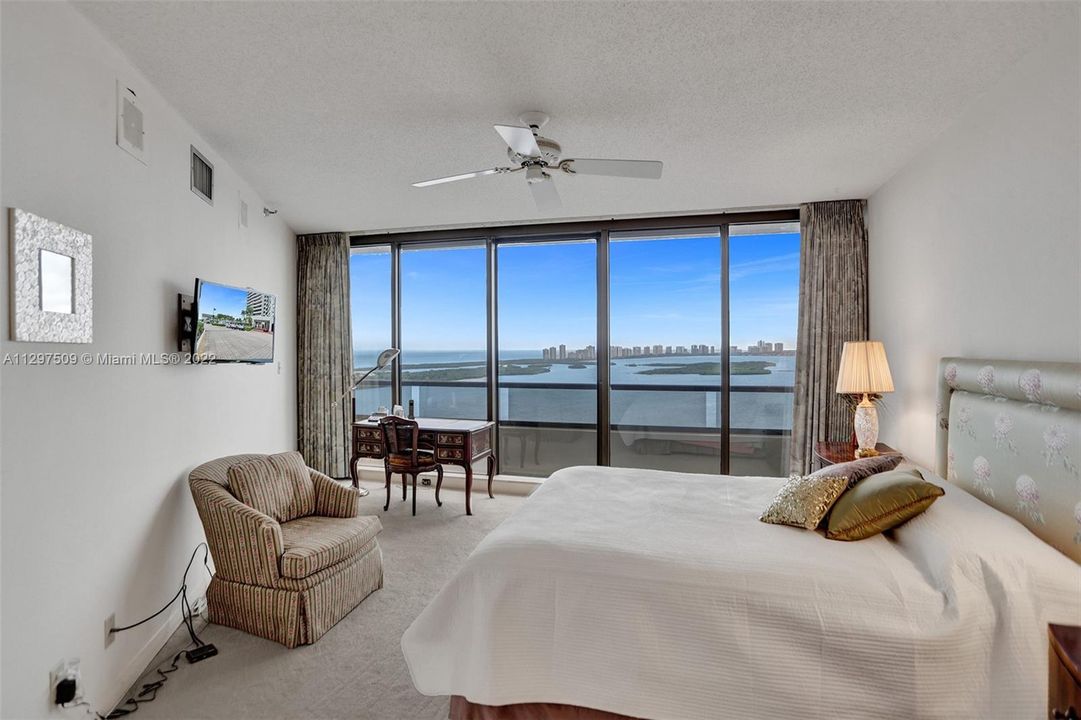 Recently Sold: $1,350,000 (2 beds, 2 baths, 2646 Square Feet)