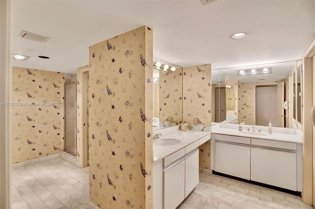 Recently Sold: $1,350,000 (2 beds, 2 baths, 2646 Square Feet)