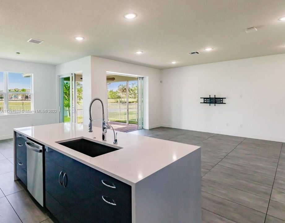 Recently Sold: $1,095,000 (5 beds, 3 baths, 2502 Square Feet)
