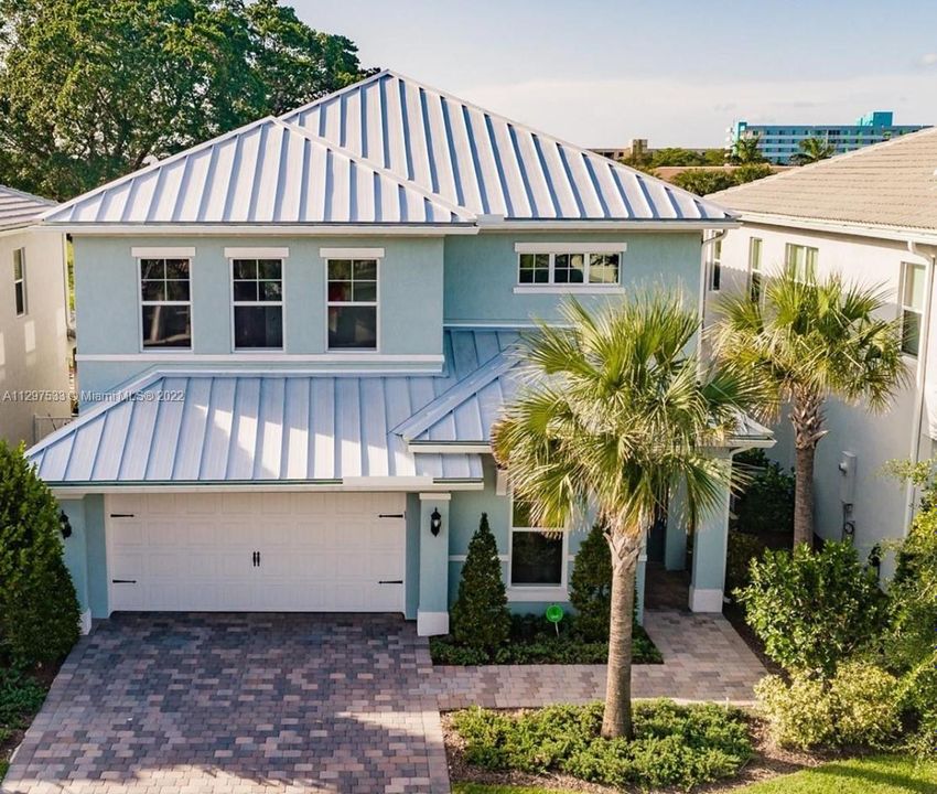 Recently Sold: $1,095,000 (5 beds, 3 baths, 2502 Square Feet)