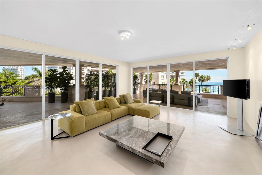 Recently Sold: $7,775,000 (3 beds, 4 baths, 3959 Square Feet)