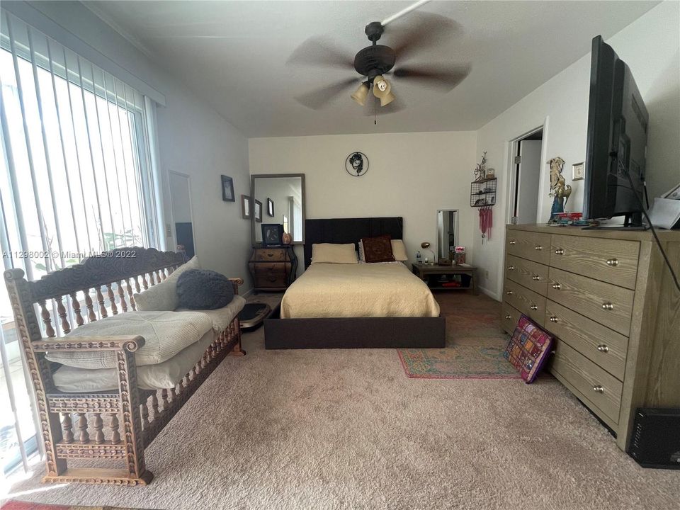 Recently Rented: $1,200 (1 beds, 1 baths, 715 Square Feet)