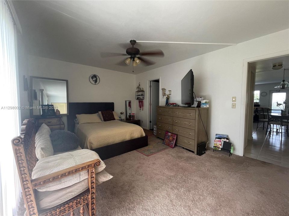 Recently Rented: $1,200 (1 beds, 1 baths, 715 Square Feet)