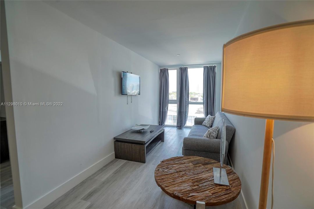 Recently Sold: $425,000 (2 beds, 1 baths, 964 Square Feet)