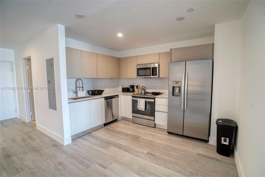 Recently Sold: $425,000 (2 beds, 1 baths, 964 Square Feet)