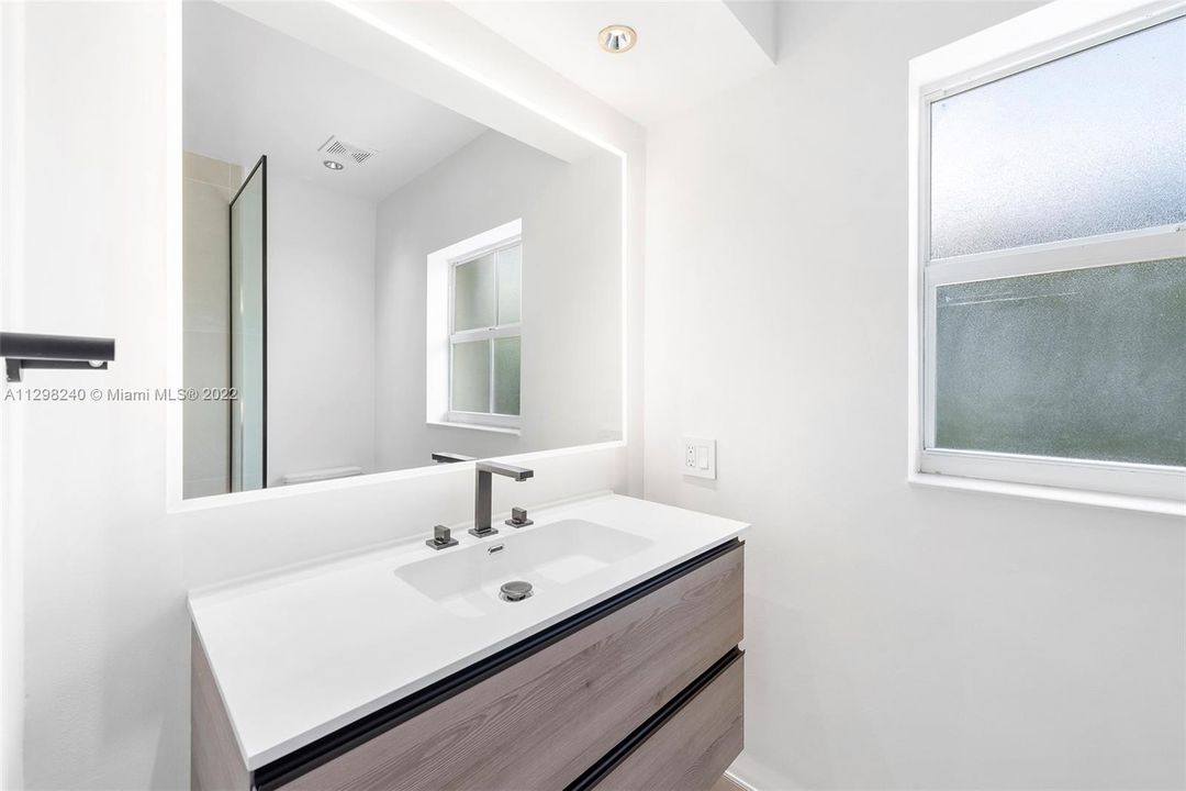 Recently Sold: $7,000,000 (4 beds, 2 baths, 2056 Square Feet)