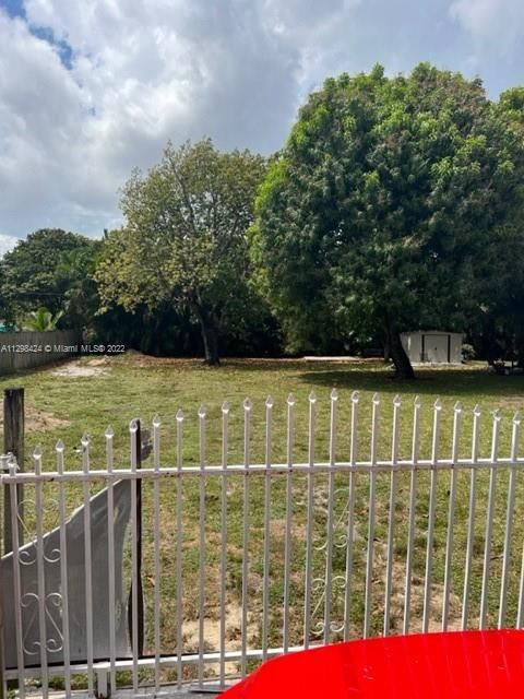 Vendido Recientemente: $430,000 (0.17 acres)