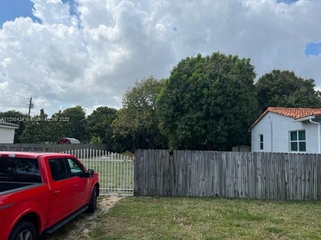 Vendido Recientemente: $430,000 (0.17 acres)