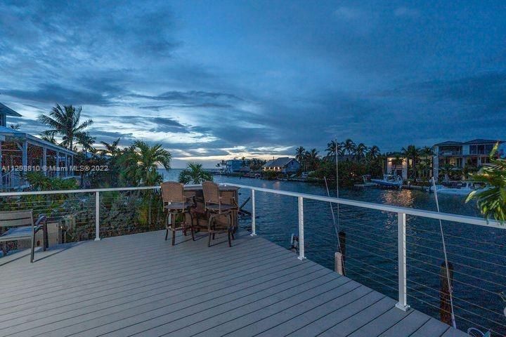 Recently Sold: $2,290,000 (3 beds, 2 baths, 1550 Square Feet)