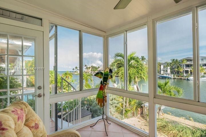 Recently Sold: $2,290,000 (3 beds, 2 baths, 1550 Square Feet)