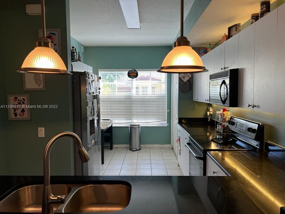 Recently Sold: $430,000 (2 beds, 2 baths, 1282 Square Feet)