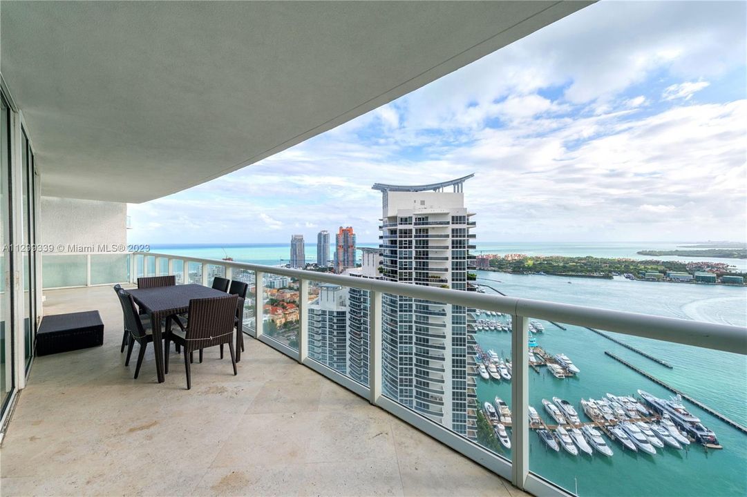 Recently Sold: $2,950,000 (3 beds, 3 baths, 2158 Square Feet)