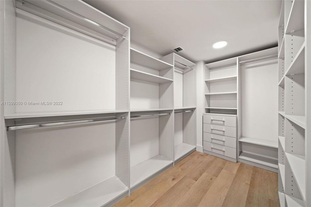 Recientemente alquilado: $4,802 (2 camas, 2 baños, 1404 Pies cuadrados)