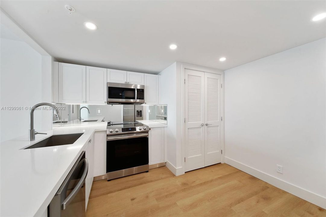 Recently Rented: $5,349 (2 beds, 2 baths, 1398 Square Feet)