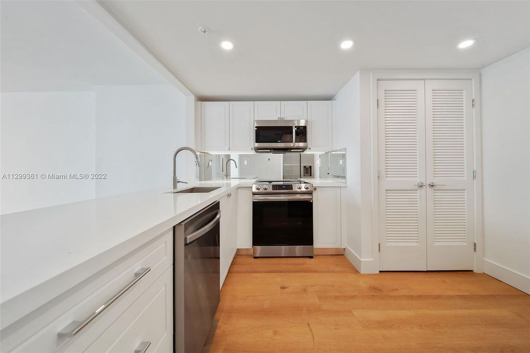 Recently Rented: $5,349 (2 beds, 2 baths, 1398 Square Feet)