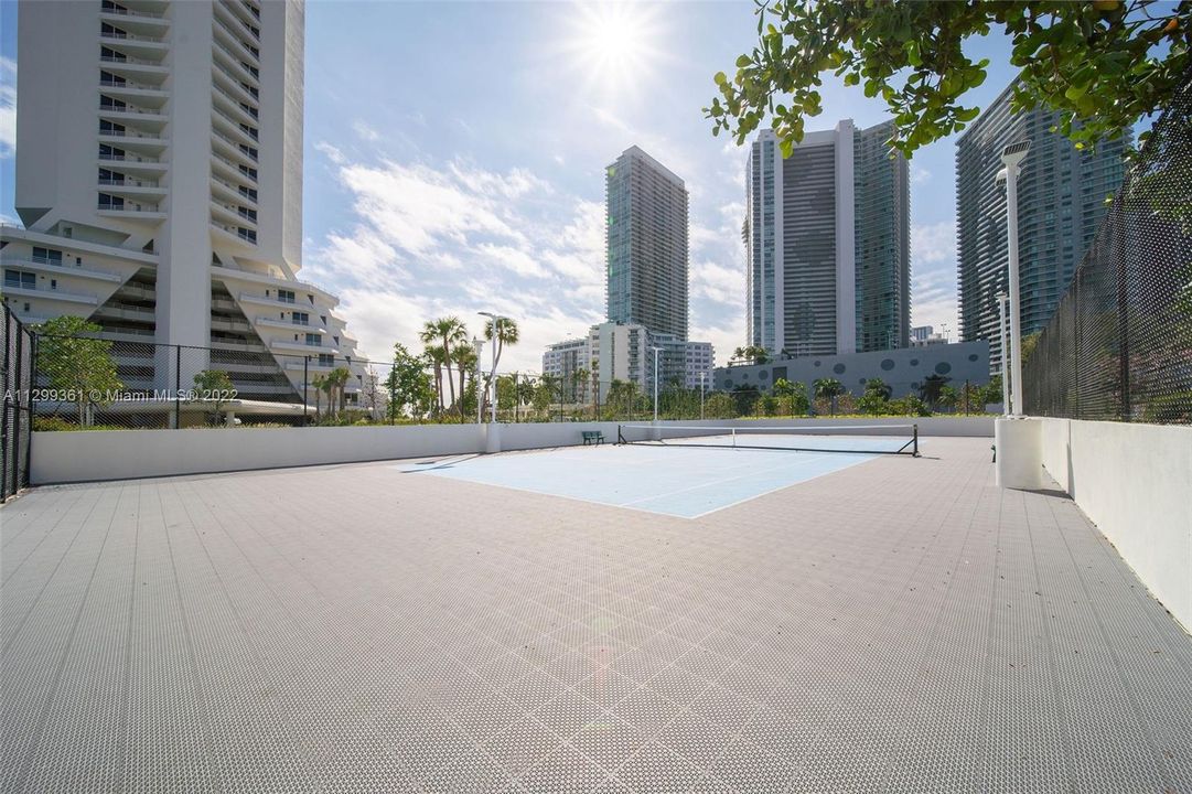 Recently Rented: $5,349 (2 beds, 2 baths, 1398 Square Feet)