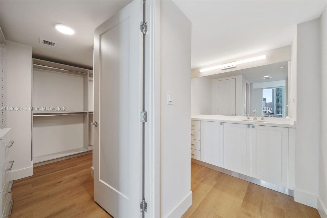 Recently Rented: $5,349 (2 beds, 2 baths, 1398 Square Feet)