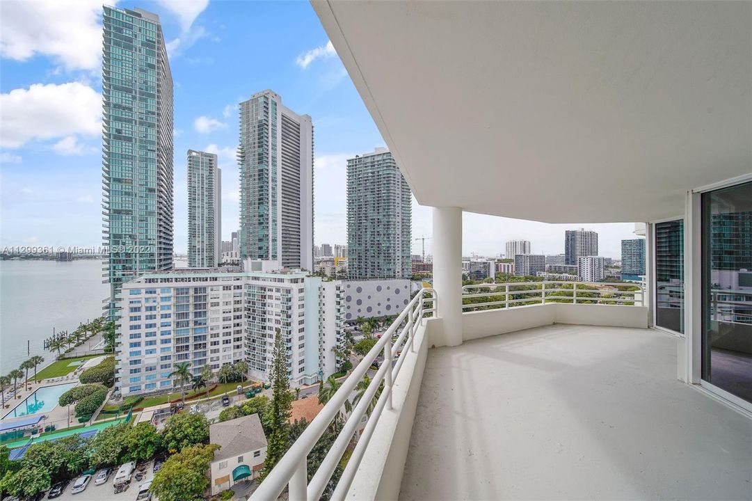 Recently Rented: $5,349 (2 beds, 2 baths, 1398 Square Feet)