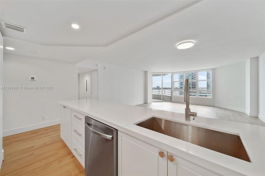 Recently Rented: $5,349 (2 beds, 2 baths, 1398 Square Feet)